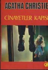 Cinayetler Kapısı Kitap Kapağı